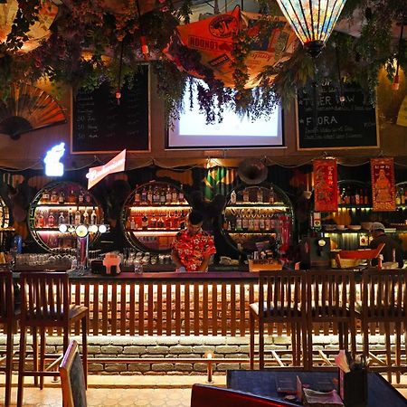 Hotel Peninsula Redpine Мумбай Екстериор снимка