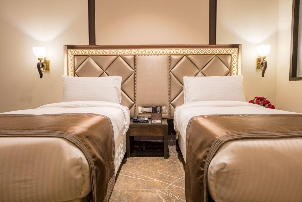 Hotel Peninsula Redpine Мумбай Екстериор снимка