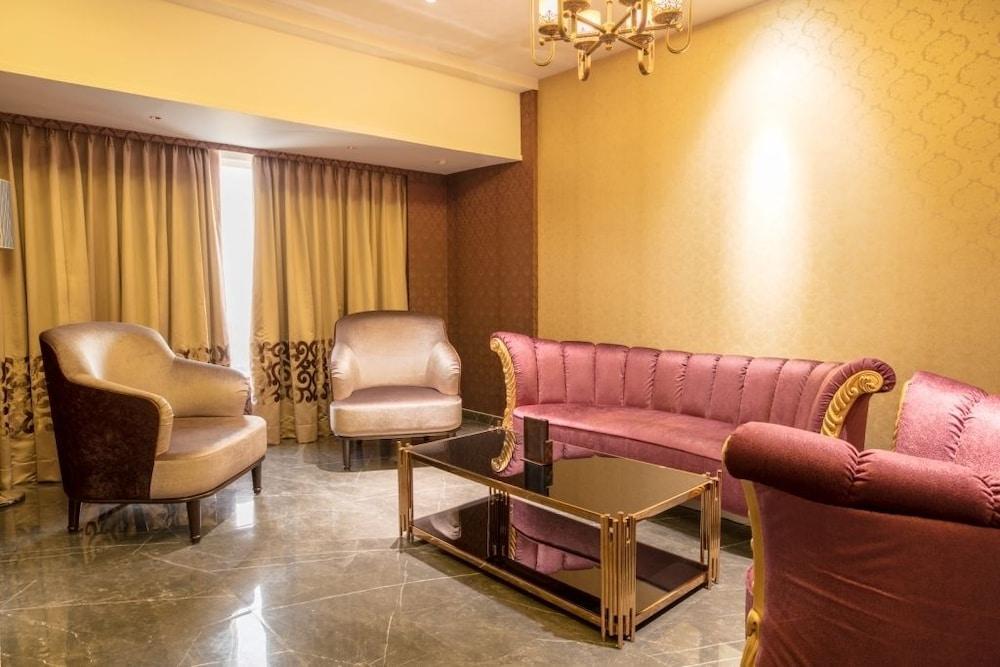 Hotel Peninsula Redpine Мумбай Екстериор снимка
