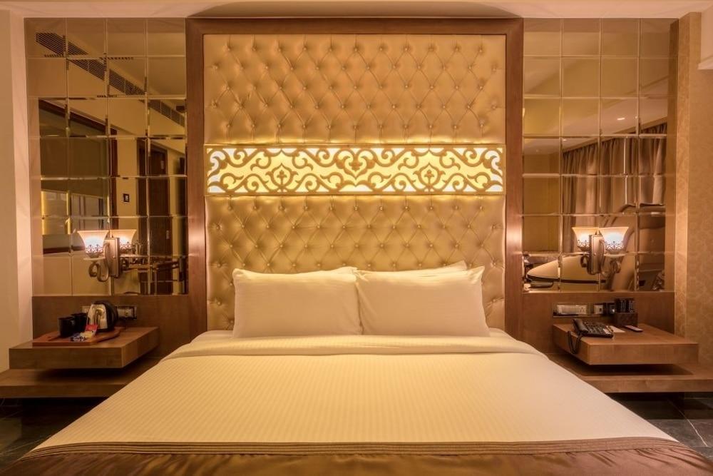 Hotel Peninsula Redpine Мумбай Екстериор снимка