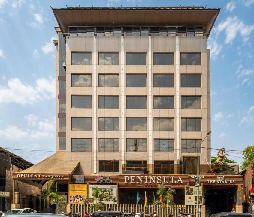 Hotel Peninsula Redpine Мумбай Екстериор снимка