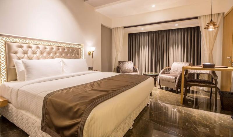 Hotel Peninsula Redpine Мумбай Екстериор снимка