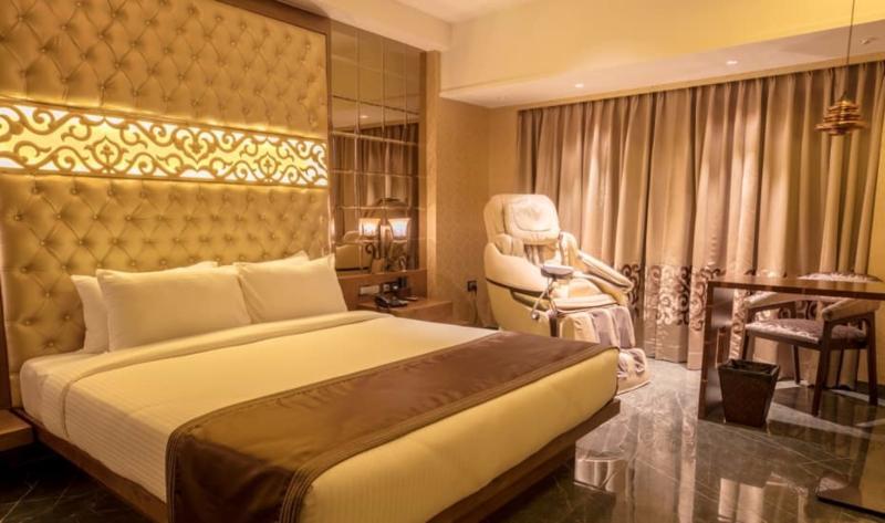 Hotel Peninsula Redpine Мумбай Екстериор снимка