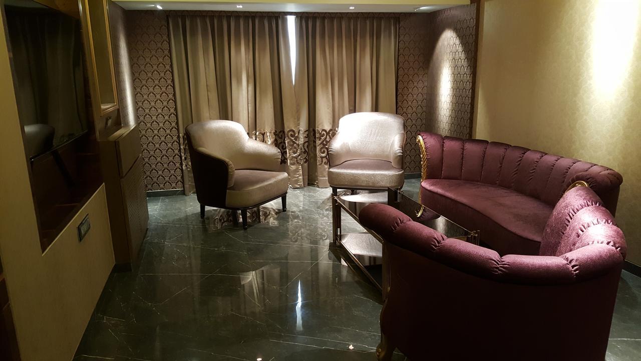 Hotel Peninsula Redpine Мумбай Екстериор снимка