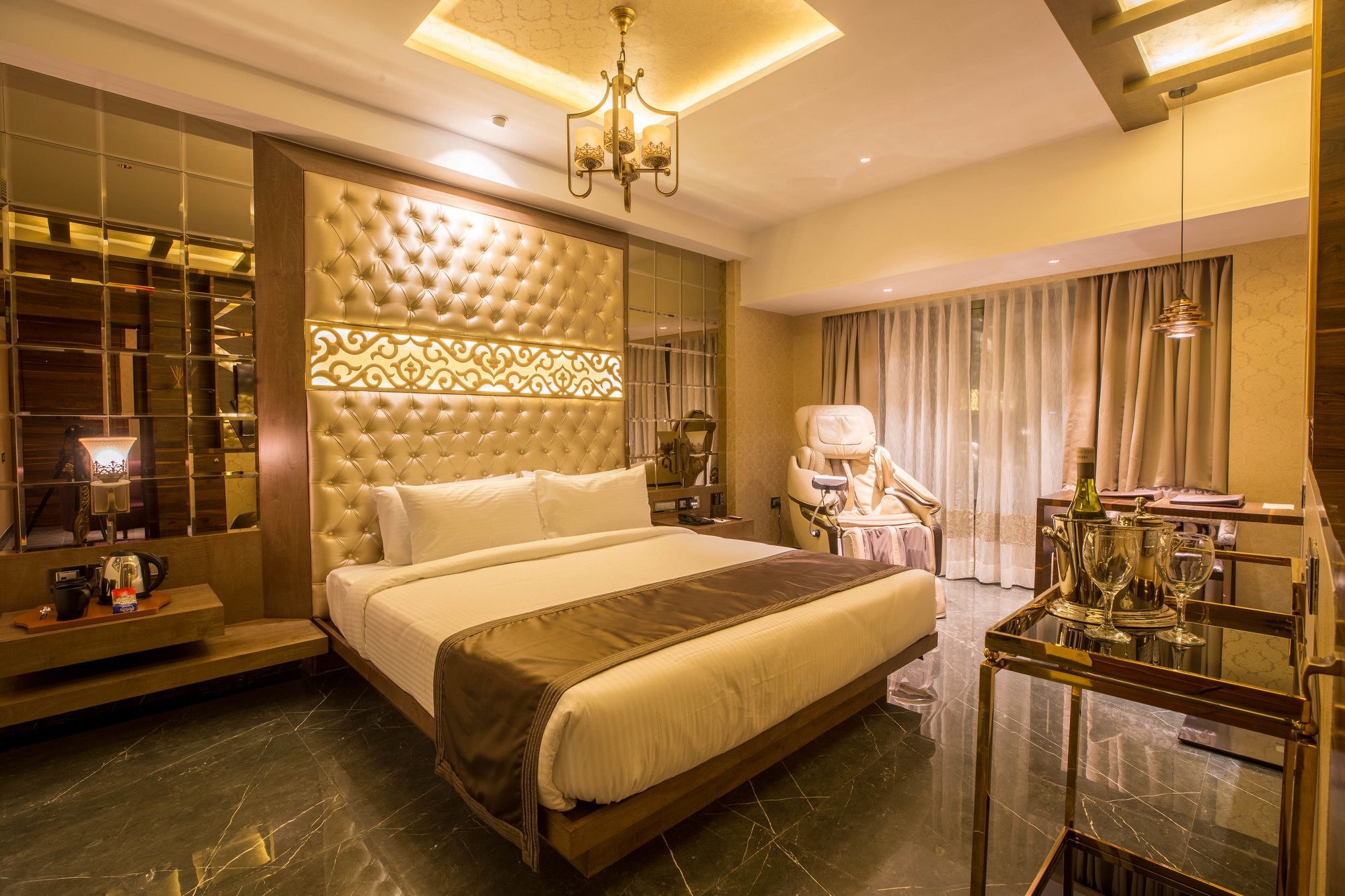 Hotel Peninsula Redpine Мумбай Екстериор снимка